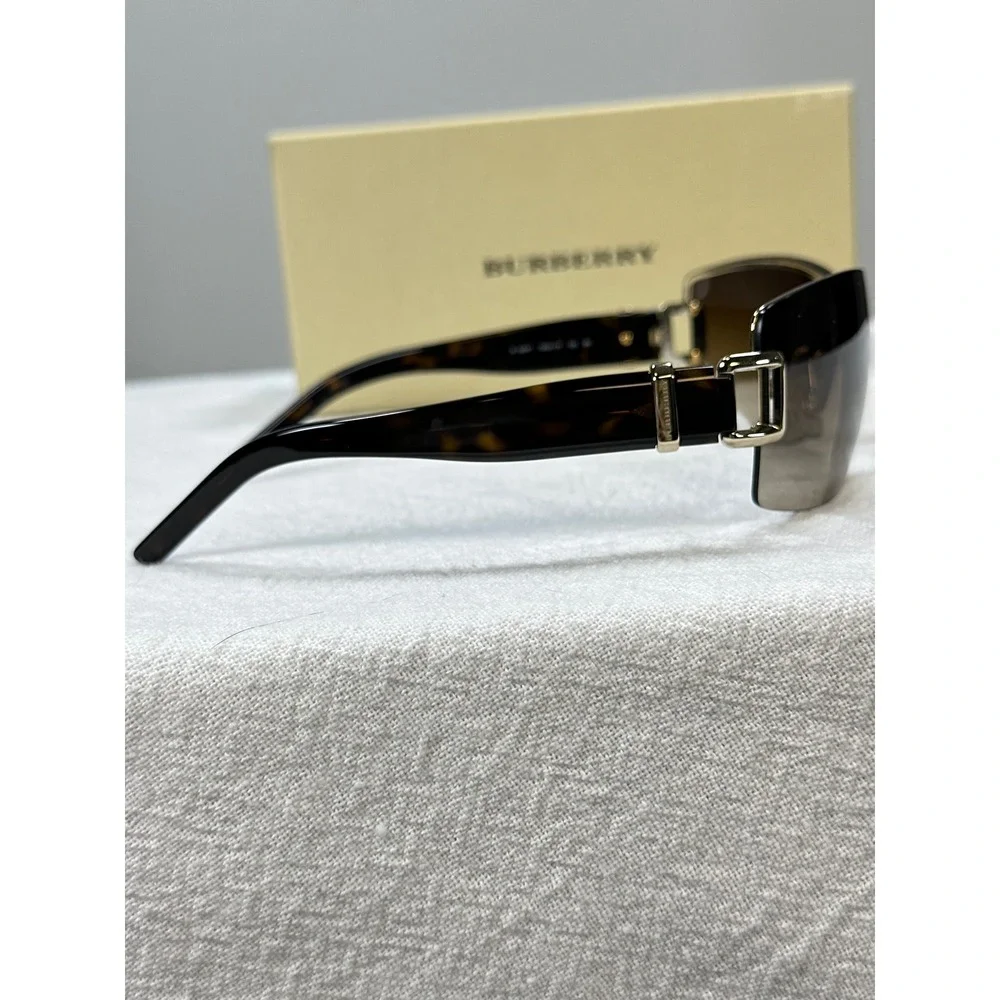 Vintage Burberry Women's BE3037 Shield Sunglasses Brown Gradient Black Gold Y2K